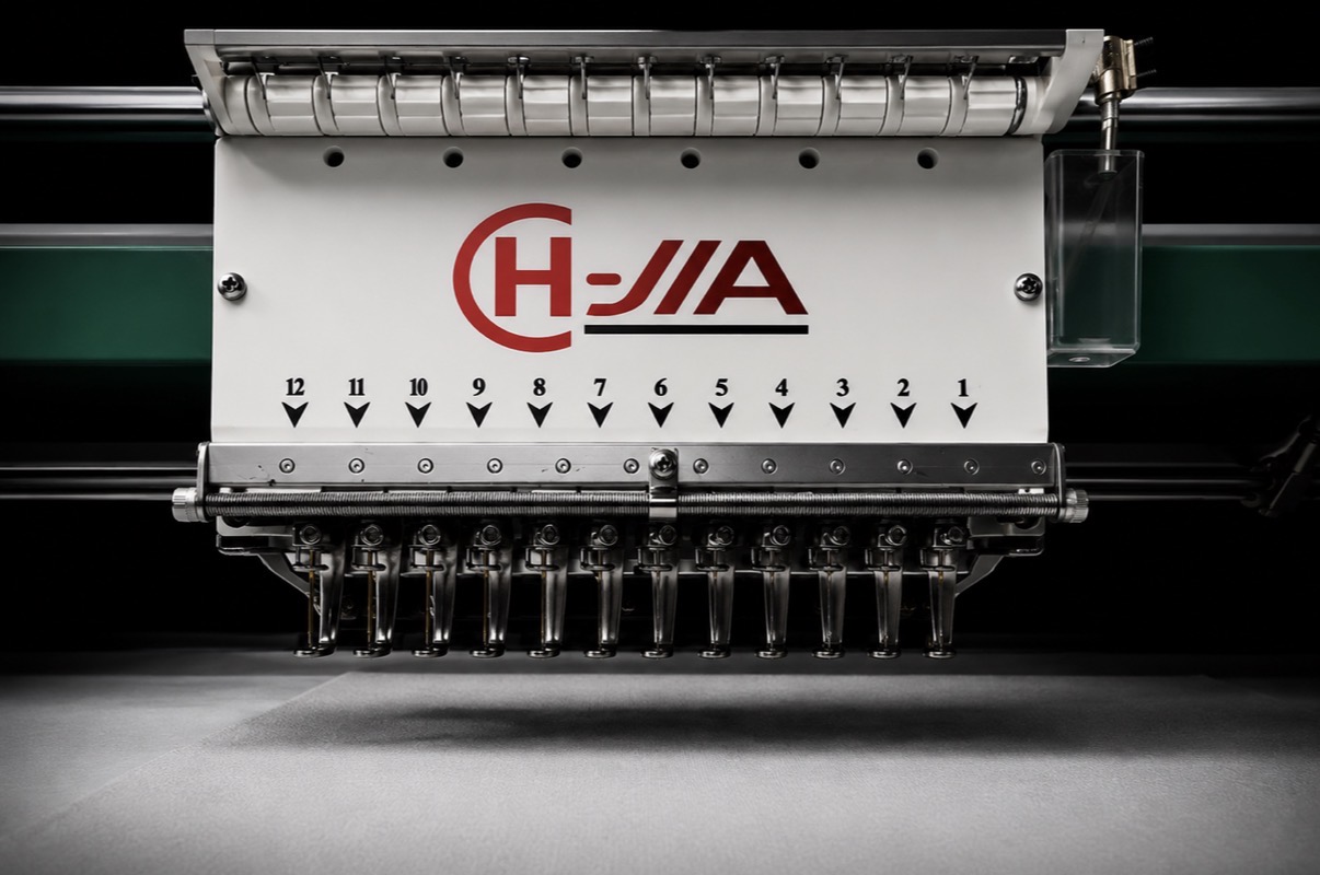 Bordadora industrial H-KIA Bordadora Premium de 8 cabezales y 12 agujas, área de bordado 900 × 400 mm